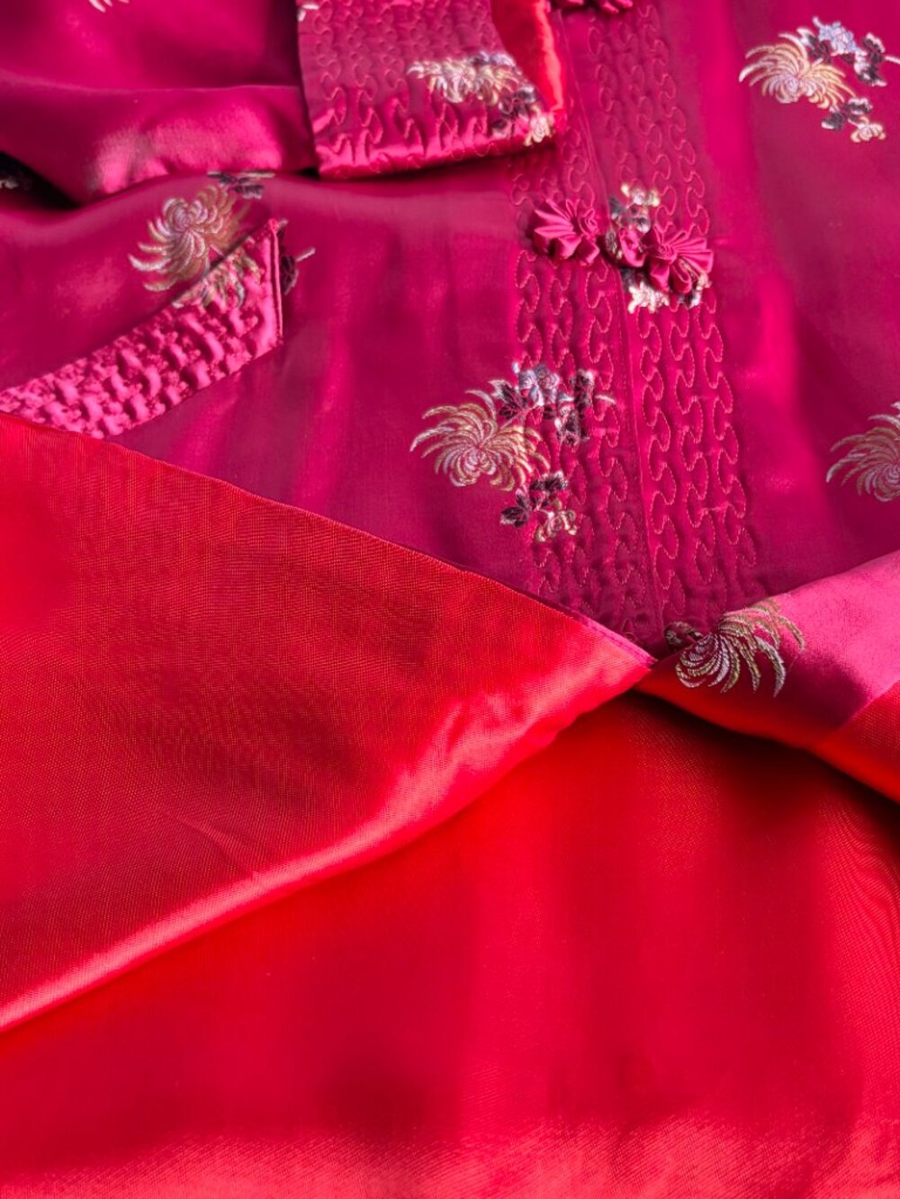 Asian Red Satin Embroidered Robe 40 Bust - Picture 11 of 12